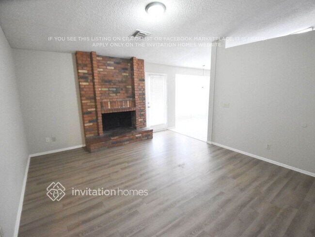 Building Photo - 8943 W Cinnabar Ave