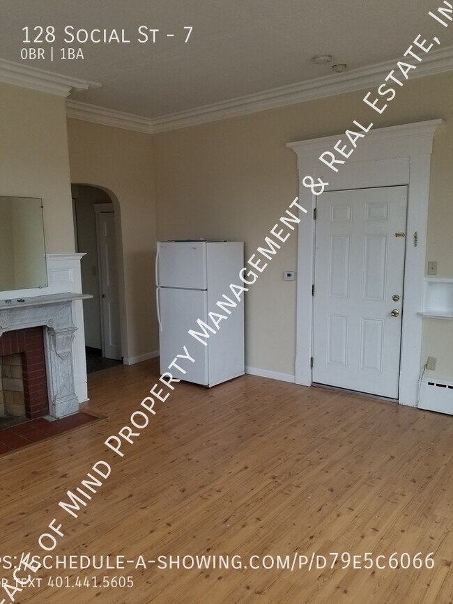 Building Photo - Charming First-floor Studio Apartment - He...