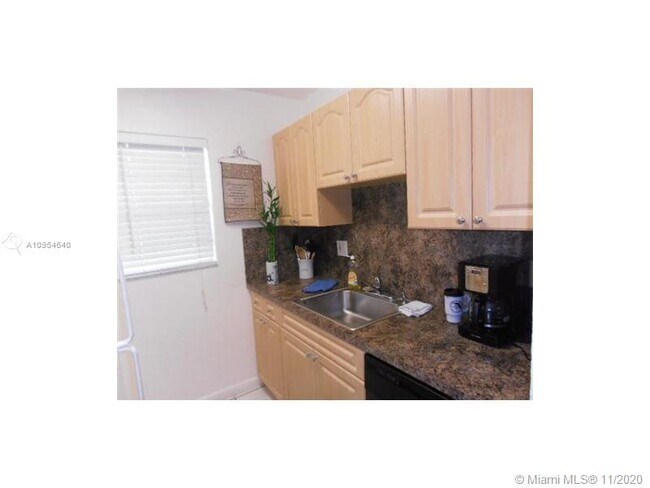 Building Photo - 4169 SW 67th Ave