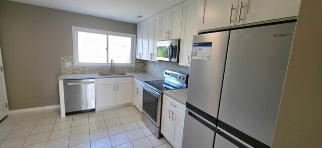Building Photo - 4132 Cove Ln