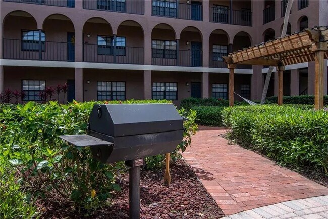 Foto del edificio - 6100 Gulfport Blvd S