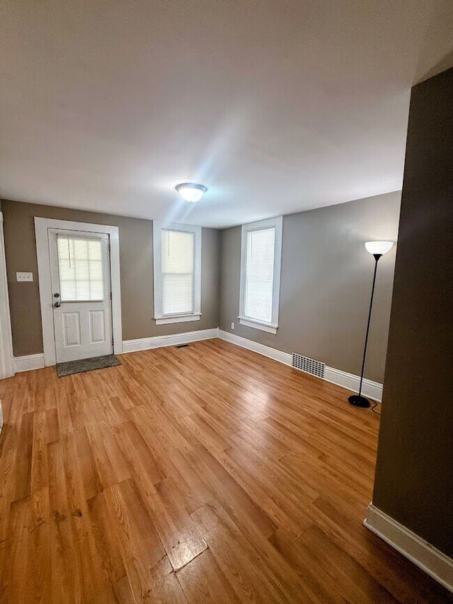 Foto del edificio - 116 Maple Ave SE