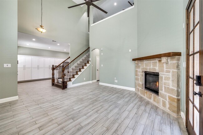Building Photo - 4068 Winsor Dr