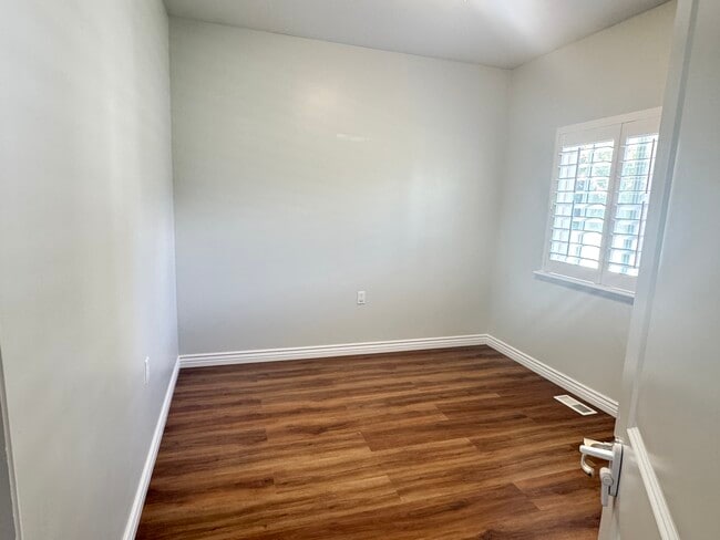 Building Photo - 588 S 350 E
