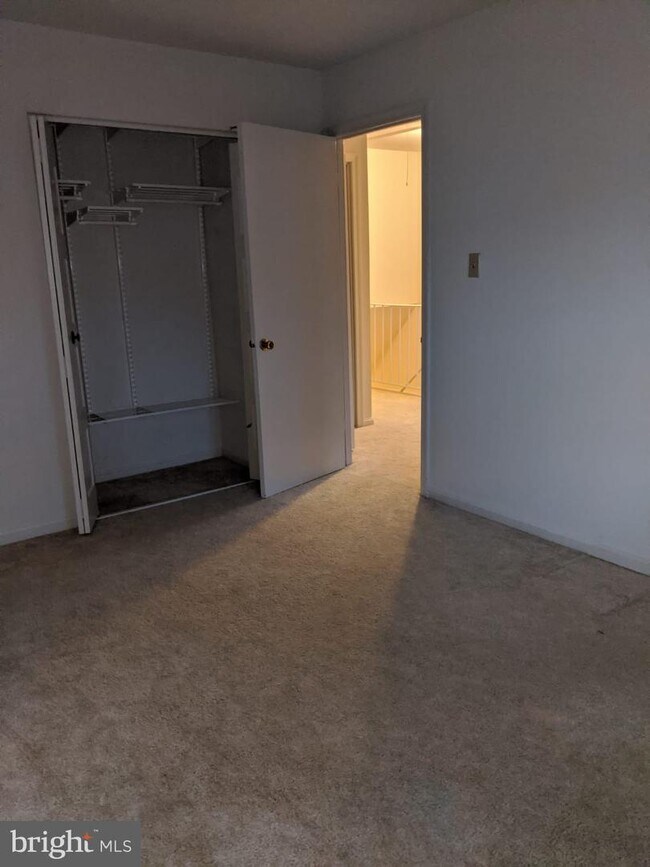 Building Photo - 6576 Yadkin Ct
