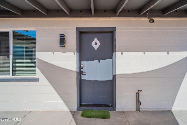 Foto del edificio - 37 E El Parque Dr