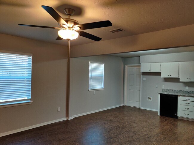 Building Photo - 1538-HarlandaleAve
