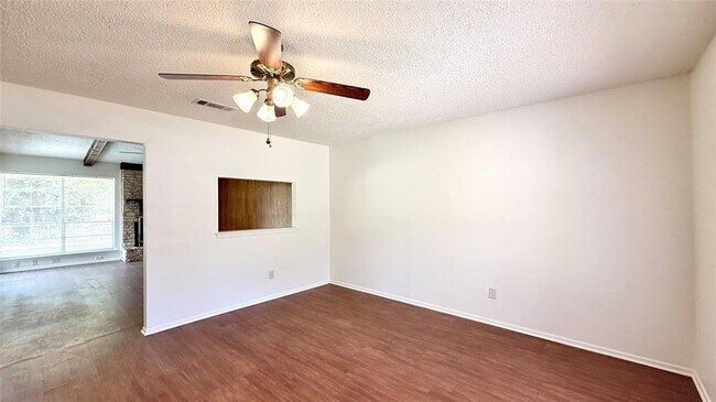 Foto del edificio - 10105 Oak Hollow Dr