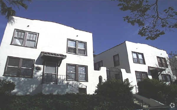 Foto del edificio - 839-843 N Vendome St