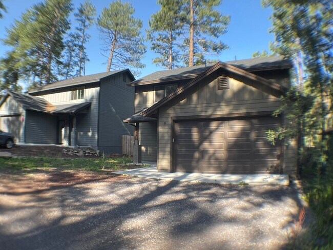 Building Photo - Spacious 3-Bedroom Home in Serene Mountain...