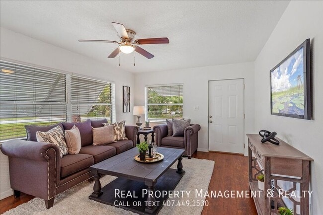 Building Photo - 104 N Driftwood-
