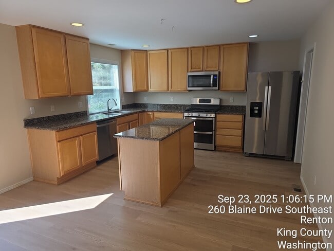 Building Photo - Liberty Ridge large home 4 bed 2.5 bath, 2...