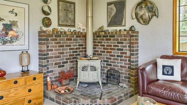 Building Photo - Serene 3 bed/2 bath home in beautiful garden setting | Available June