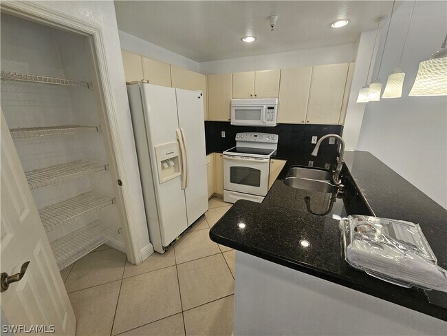 Foto del edificio - 4420 Botanical Pl Cir