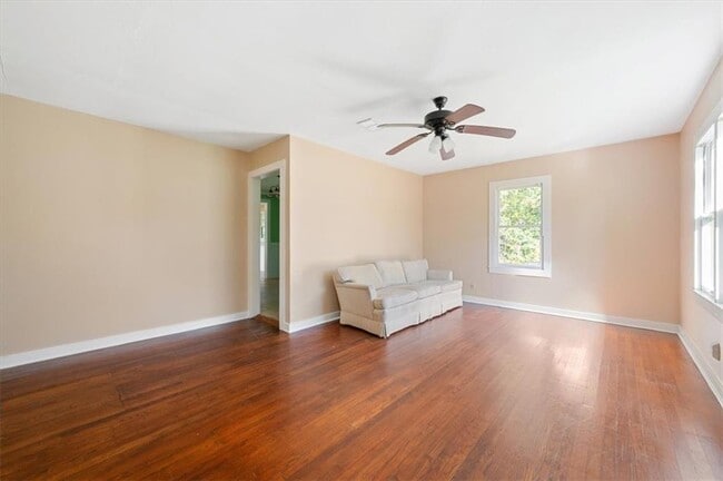 Foto del edificio - 300 Colson Ave