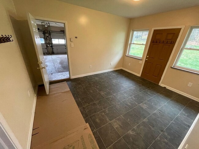 Building Photo - Beautiful 4 Bedroom, 2.5 Bathroom, 3000sq.ft Ranch! Pet Friendly!