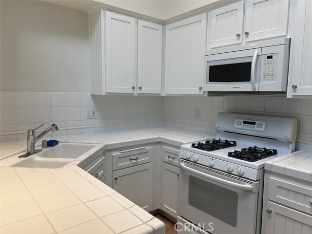 Building Photo - 4822 Tiara Dr