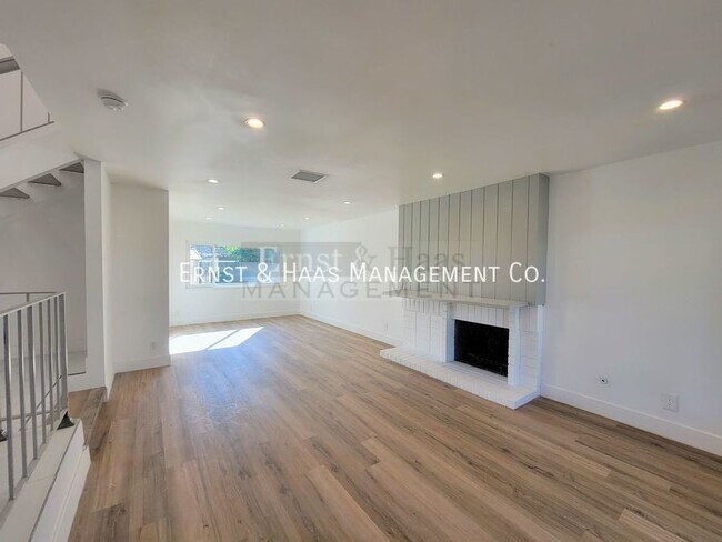 Building Photo - Beautifully Updated 4 Bedroom 2.5 Bath Spa...