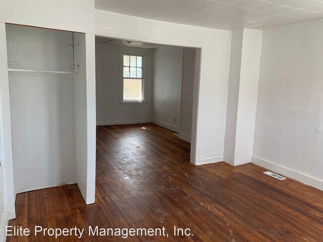 Building Photo - 4 br, 1 bath House - 208 Liberty Ct.