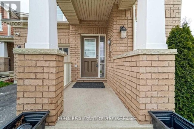 Building Photo - 250 Woodley Cres