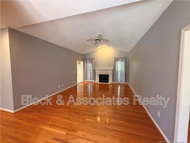Foto del edificio - 995 Greenbriar Dr