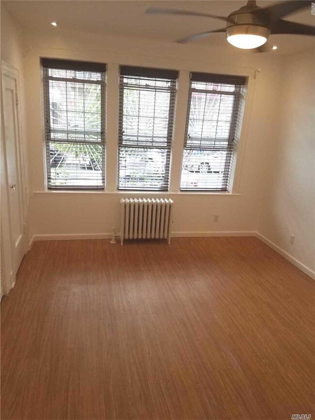 Foto del edificio - 332 Covert St