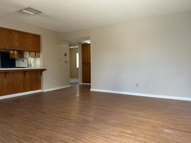 Foto del edificio - Please call Vaughn Realty Property Management, 760-446-6561 to set up an appointment.