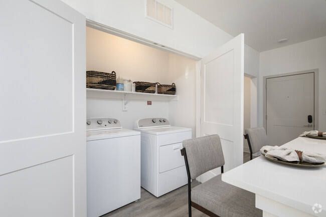 1 BR 1 BA, 819 SF - The Watts