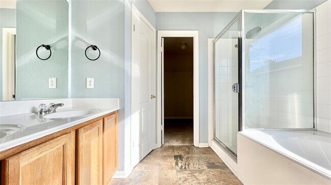 Building Photo - 1102 Middle Brook Dr