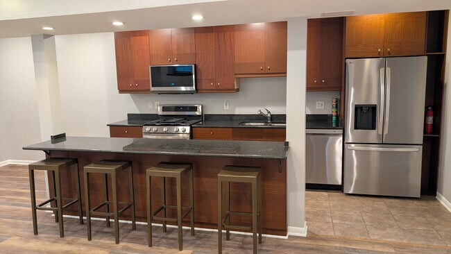 Foto del edificio - 429 E 45th Pl