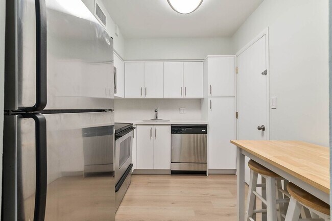 Building Photo - 1150 Madruga Ave