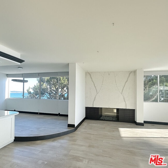 Building Photo - 17366 Sunset Blvd