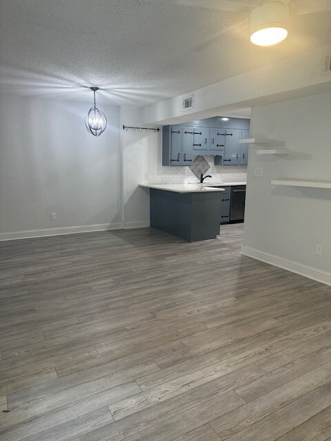 Foto del edificio - Beautifully Remodeled 4Bed/2.5Bath Townhome
