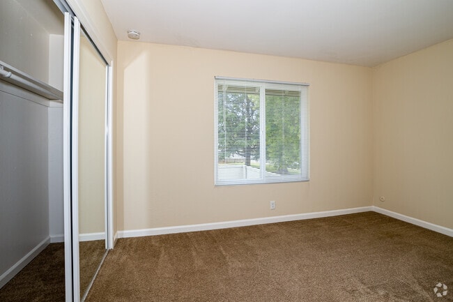 2BR, 1BA - 760SF - Pinewood Apartments
