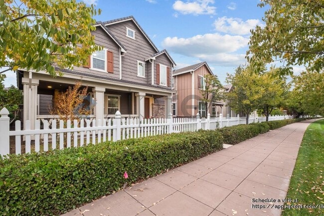 Building Photo - 1271 S Central Pkwy