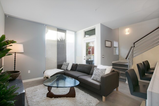 Foto del edificio - Modern Townhome in the Heart of Downtown E...