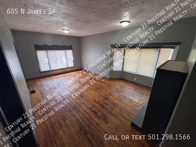 Building Photo - 605 N James St