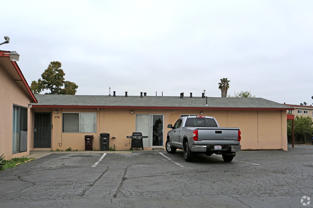 Foto del edificio - 468 Schafer Rd