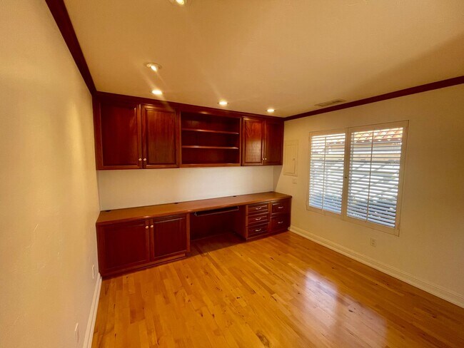Foto del edificio - Gorgeous 2B+Office/2BA Townhouse w/ Golf C...