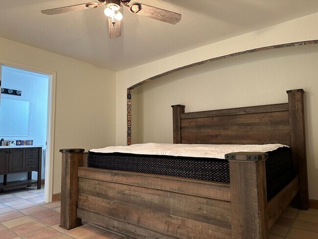 Building Photo - Winter 24/25 Furnished Rental - October th...