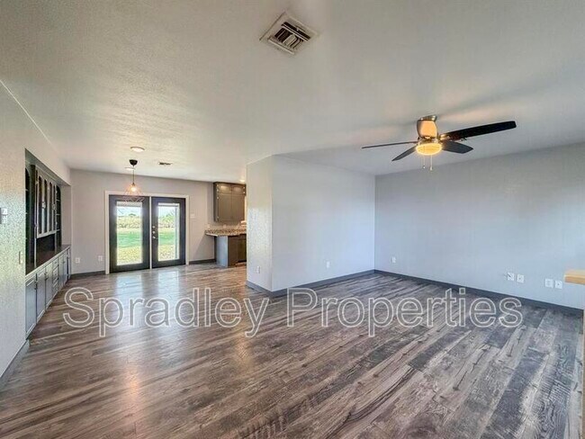 Foto del edificio - 16383 Possum Creek Rd