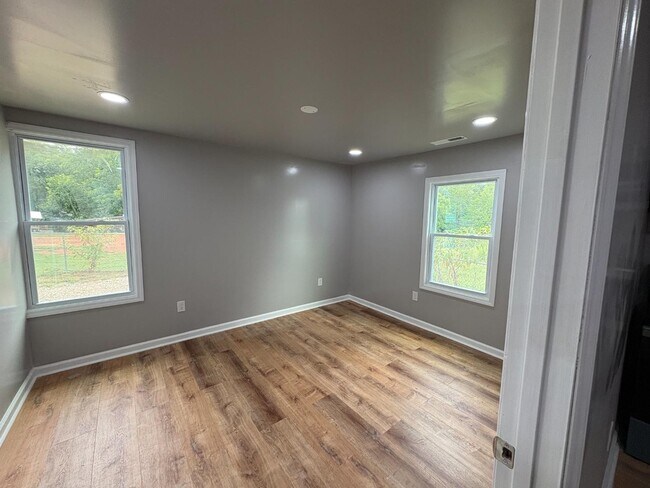 Building Photo - 201 Fort Shoals Rd