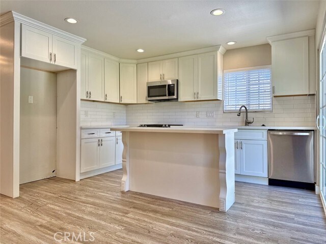 Foto del edificio - 17481 Wayne Ave