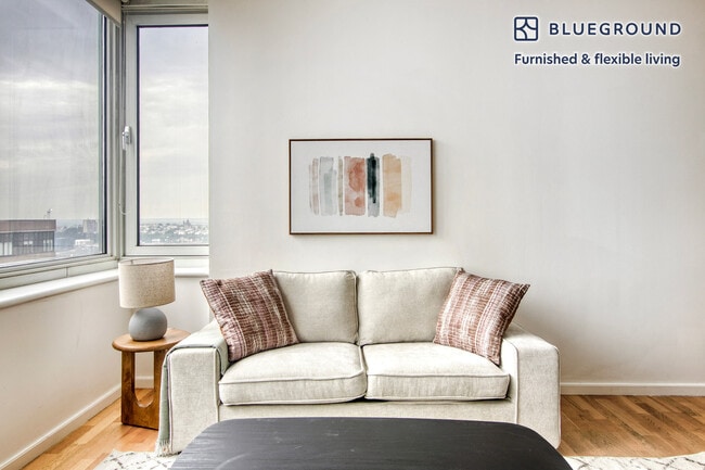 Foto del edificio - 635 W 42nd St