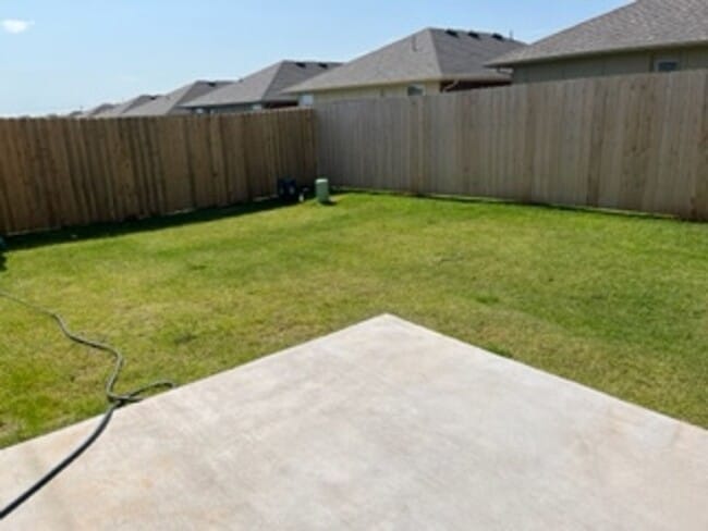 Building Photo - Striking New Home!