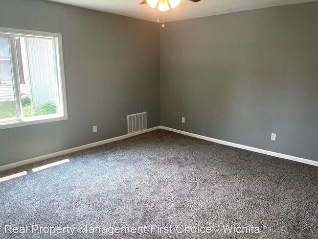 Building Photo - 3 br, 1.5 bath House - 407 N Kansas