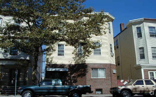 Foto principal - 166 Chelsea St