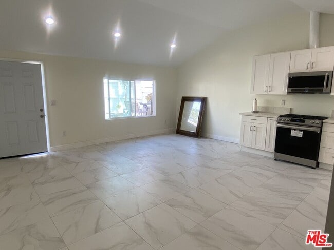 Building Photo - 1913 Hillsboro Ave