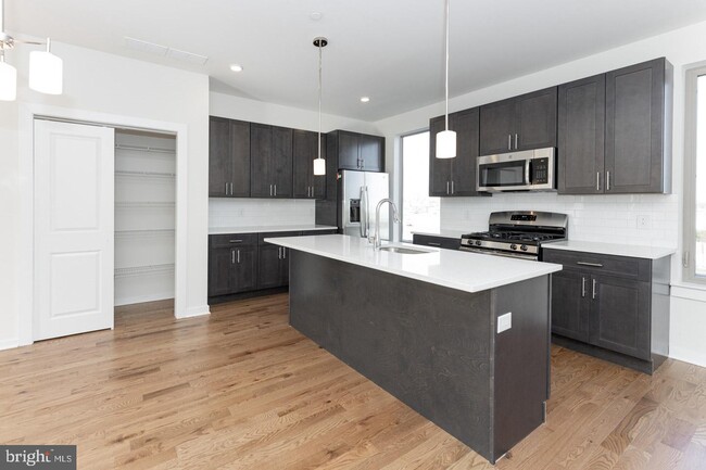 Building Photo - 2136 Kensington Ct