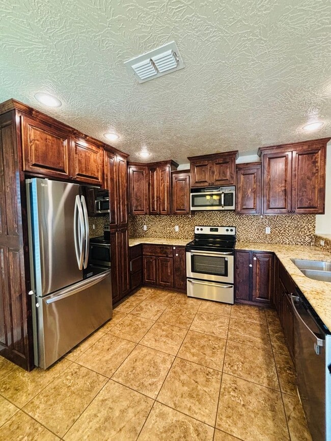 Building Photo - 505 Almond Tree Ln